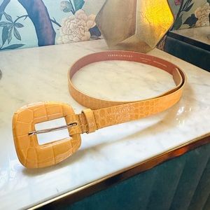 🤍 VERONICA BEARD 🤍 Saffron Yellow Belt, size Large NWOT Originally $200
